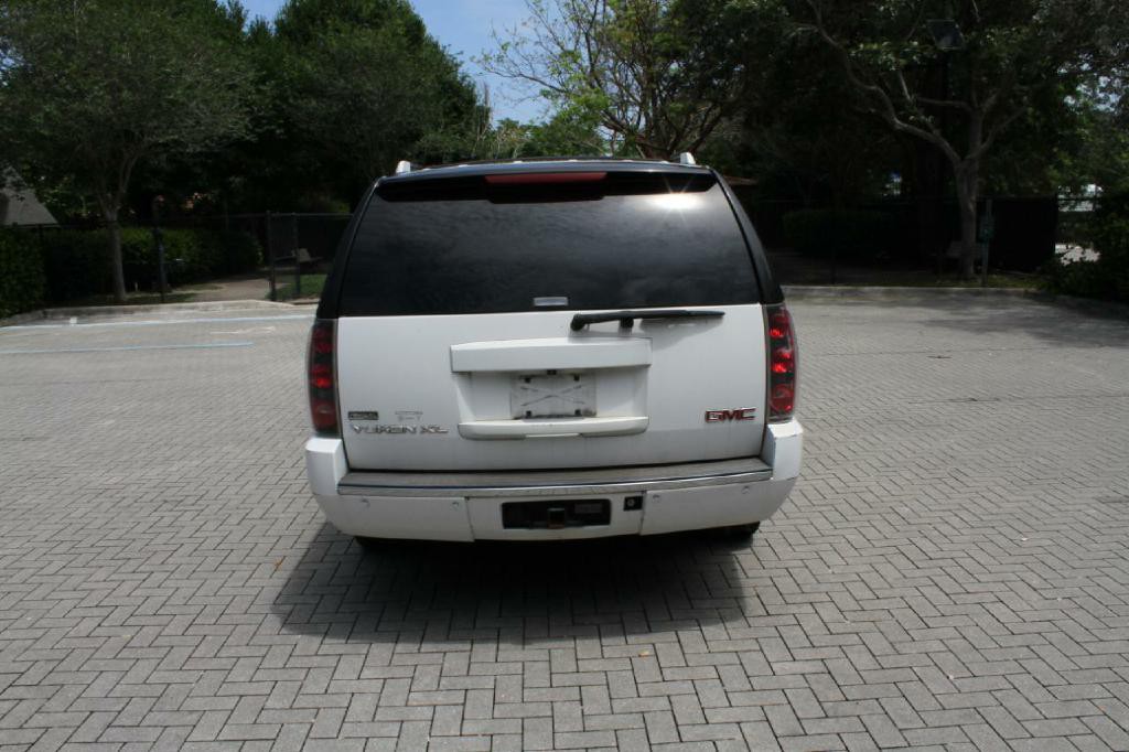 2010 GMC Yukon Image 7