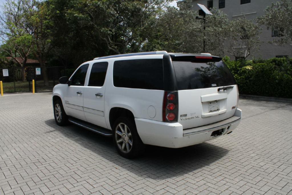 2010 GMC Yukon Image 8