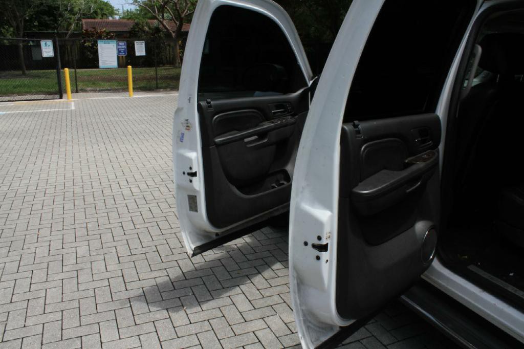 2010 GMC Yukon Image 11