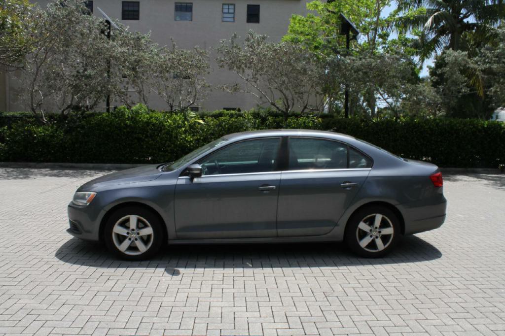 2014 Volkswagen Jetta Image 2