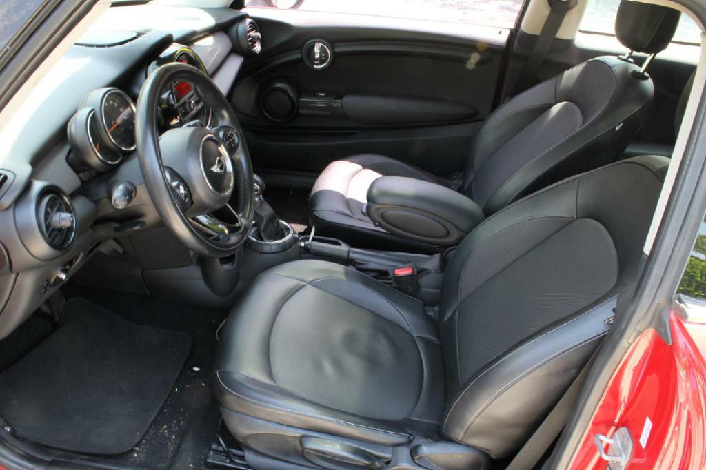 2015 MINI Cooper Image 9