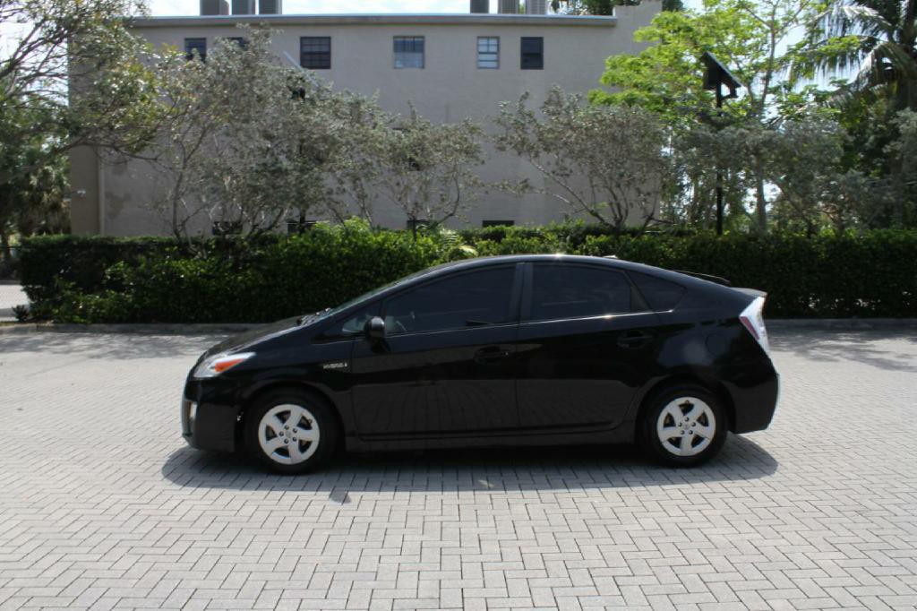 2011 Toyota Prius Image 2
