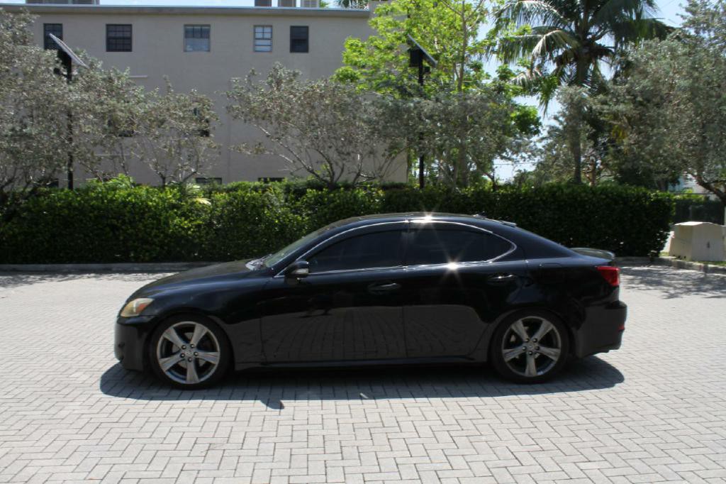 2012 Lexus IS Image 2