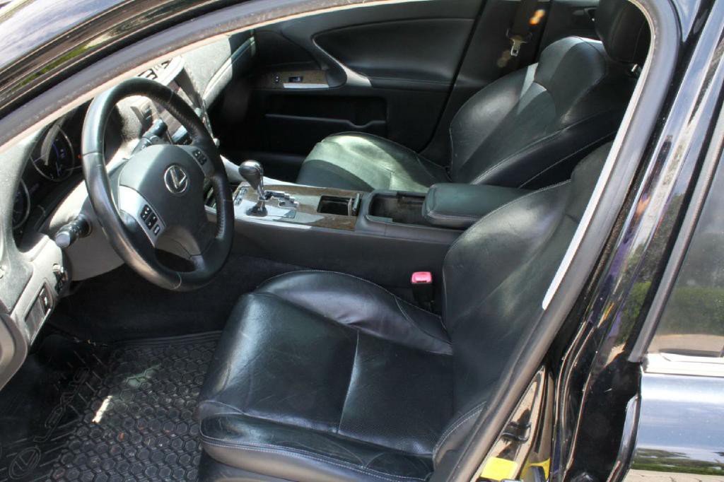 2012 Lexus IS Image 8