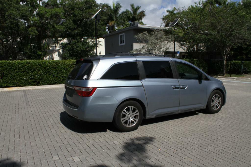 2011 Honda Odyssey Image 6