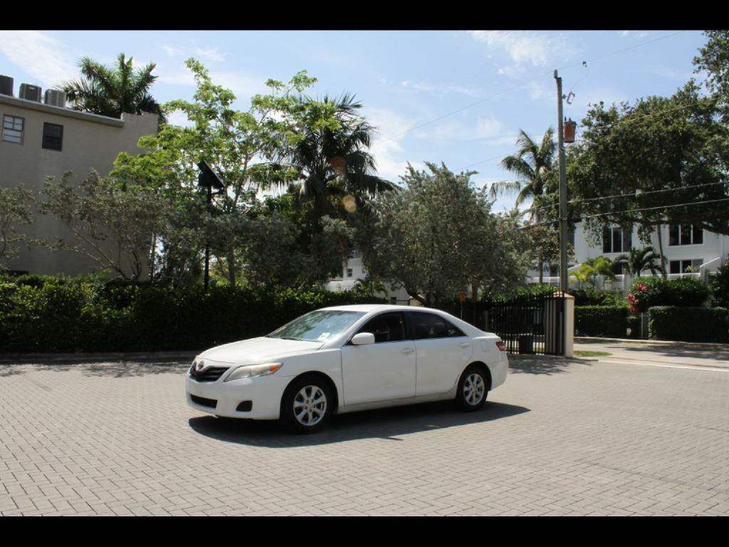 2011 Toyota Camry Image 1