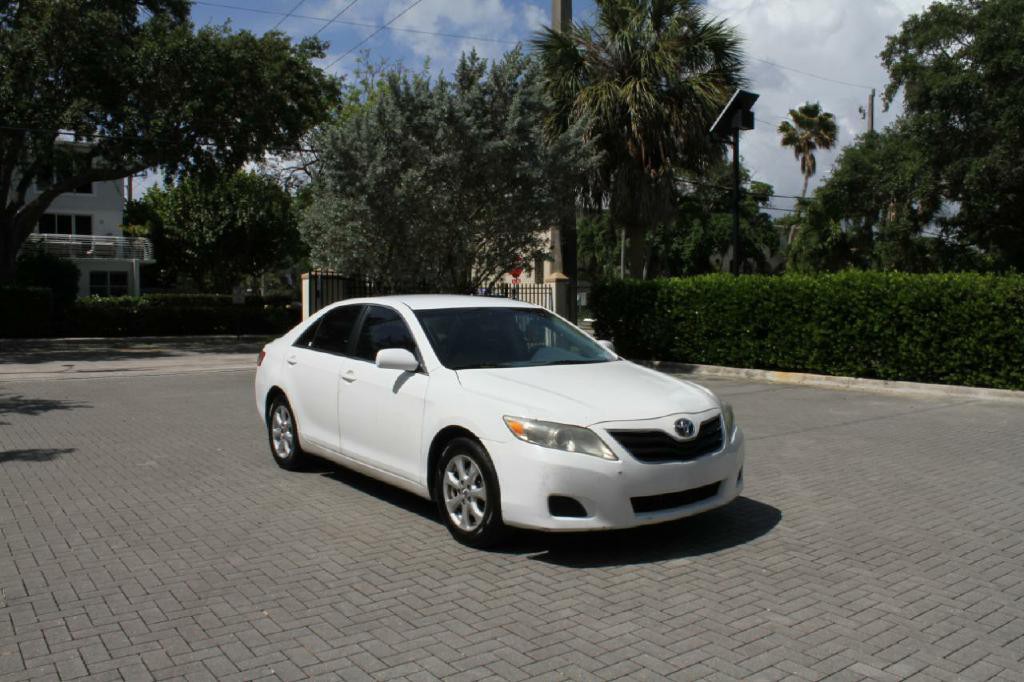 2011 Toyota Camry Image 3