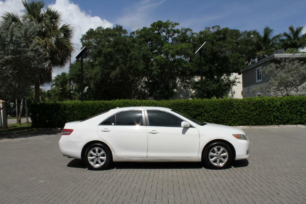 2011 Toyota Camry Image 4