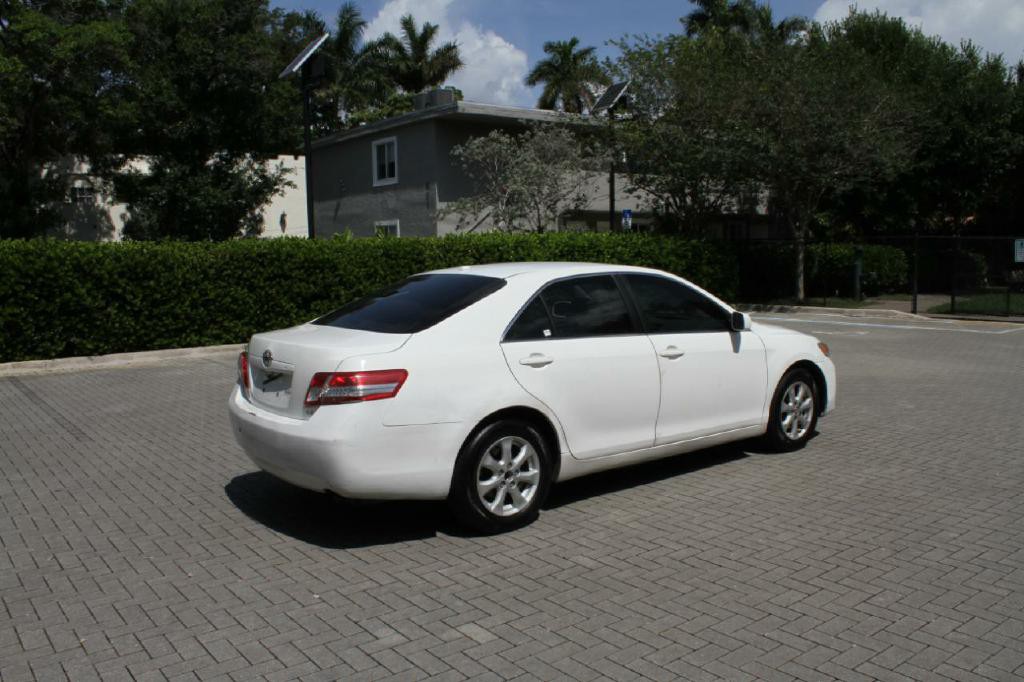 2011 Toyota Camry Image 5
