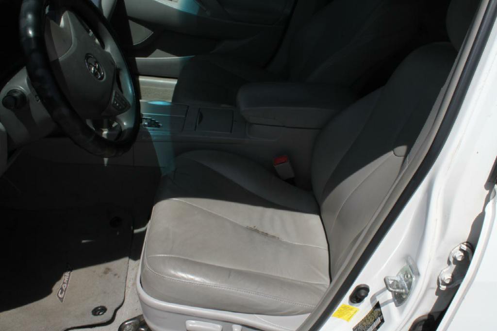 2011 Toyota Camry Image 6