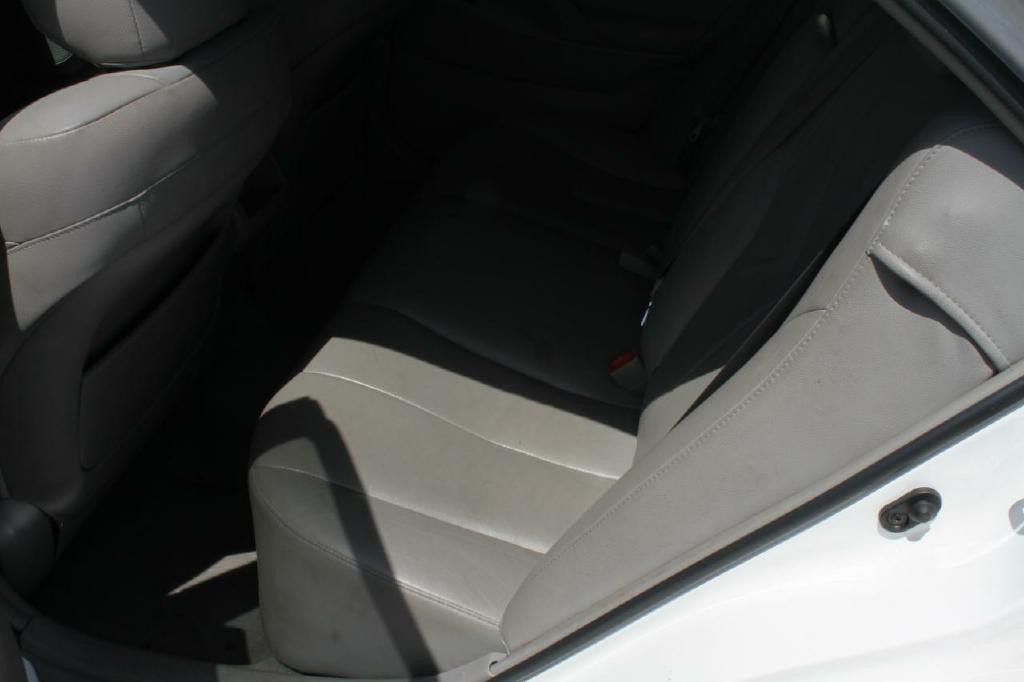 2011 Toyota Camry Image 7