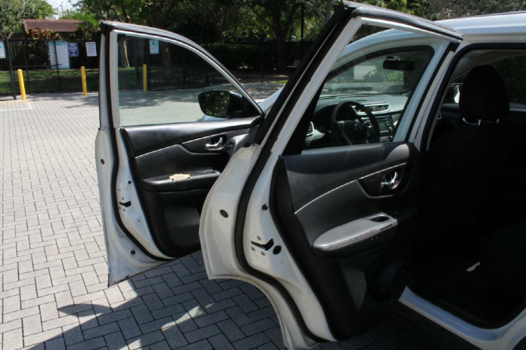 2016 Nissan Rogue Image 11