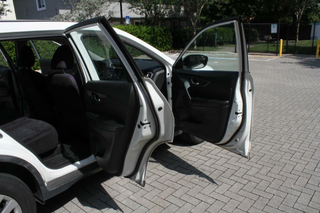 2016 Nissan Rogue Image 12