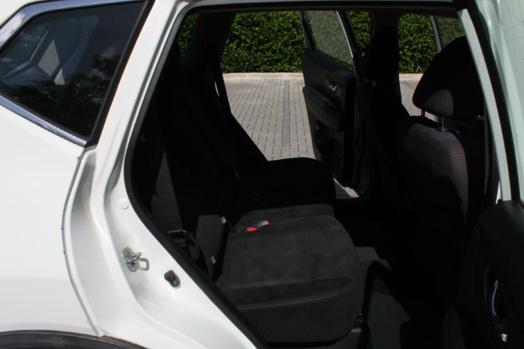 2016 Nissan Rogue Image 13