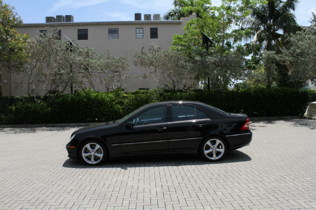 2006 Mercedes-Benz C-Class Image 2