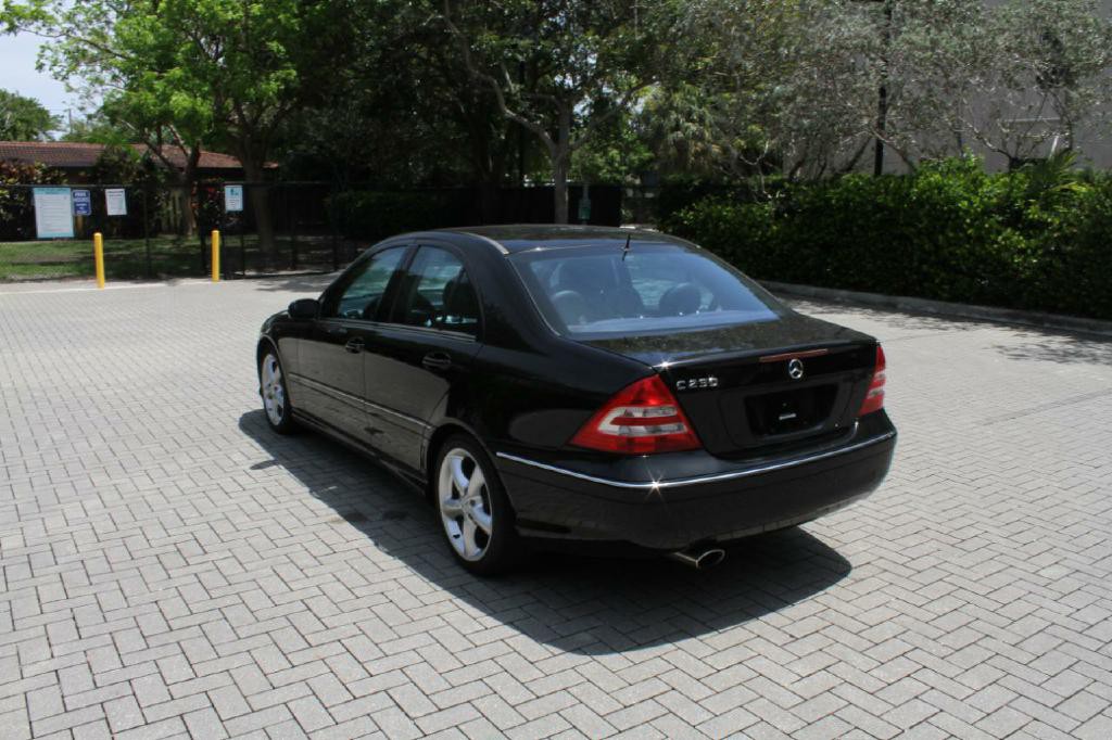 2006 Mercedes-Benz C-Class Image 8