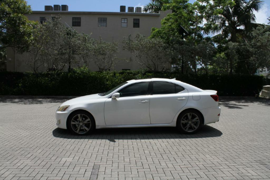 2010 Lexus IS Image 2