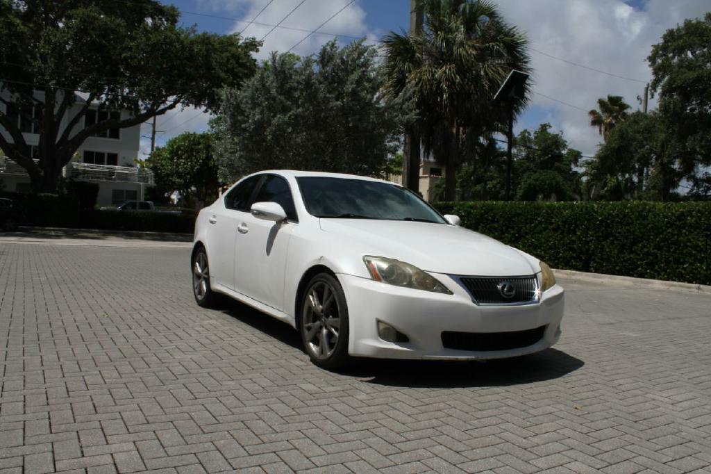 2010 Lexus IS Image 3