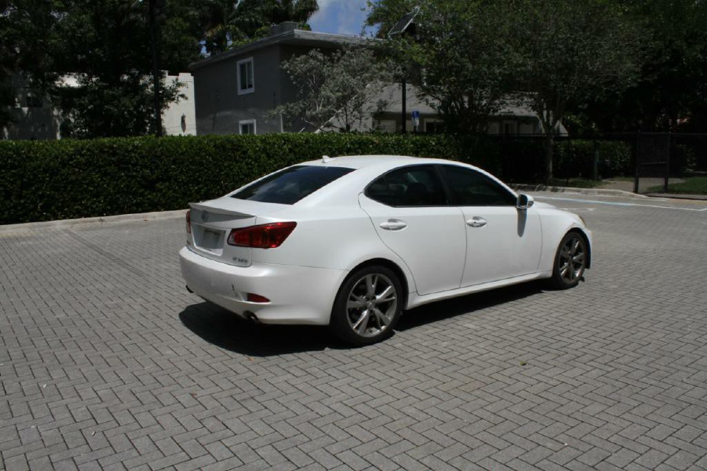 2010 Lexus IS Image 5