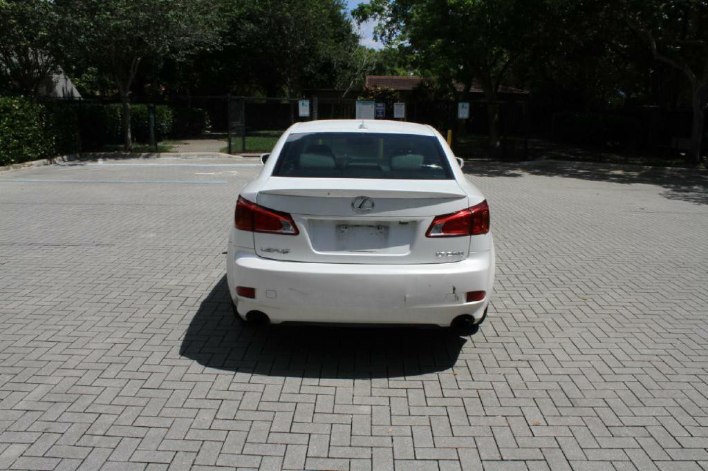2010 Lexus IS Image 6