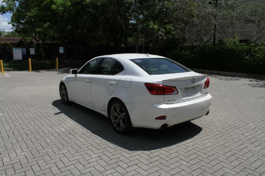 2010 Lexus IS Image 7