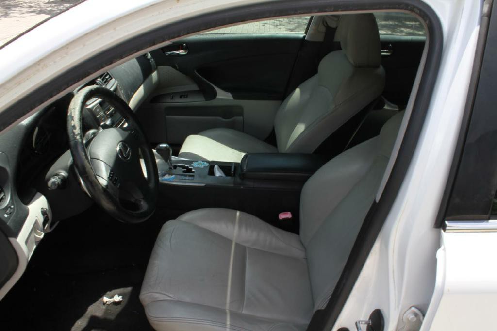 2010 Lexus IS Image 8