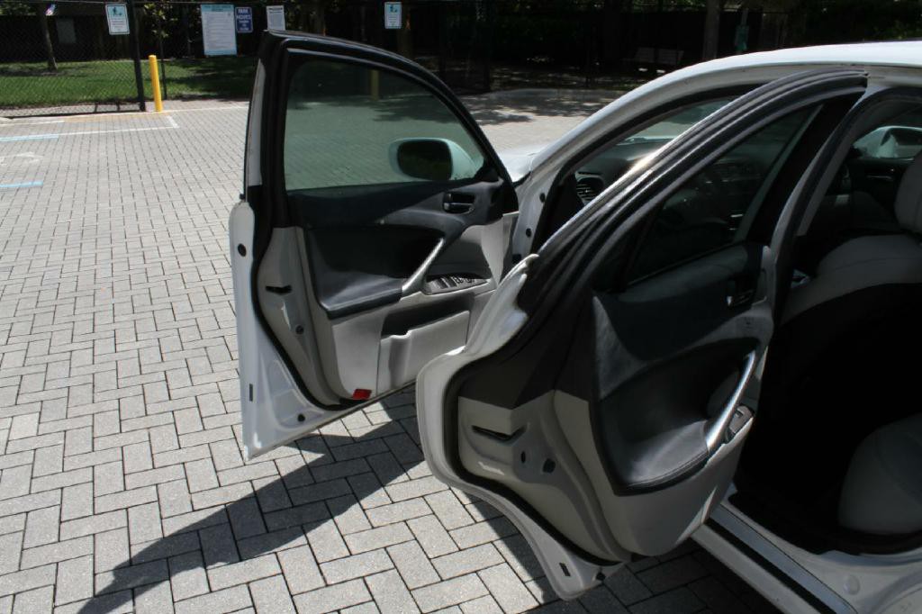 2010 Lexus IS Image 10