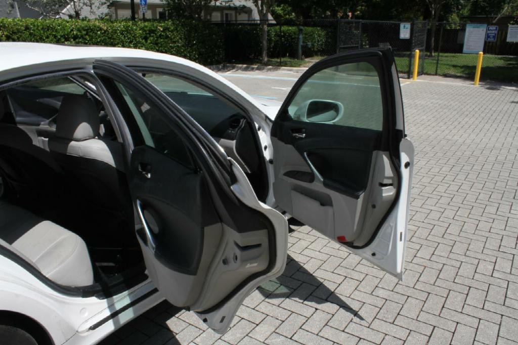 2010 Lexus IS Image 11