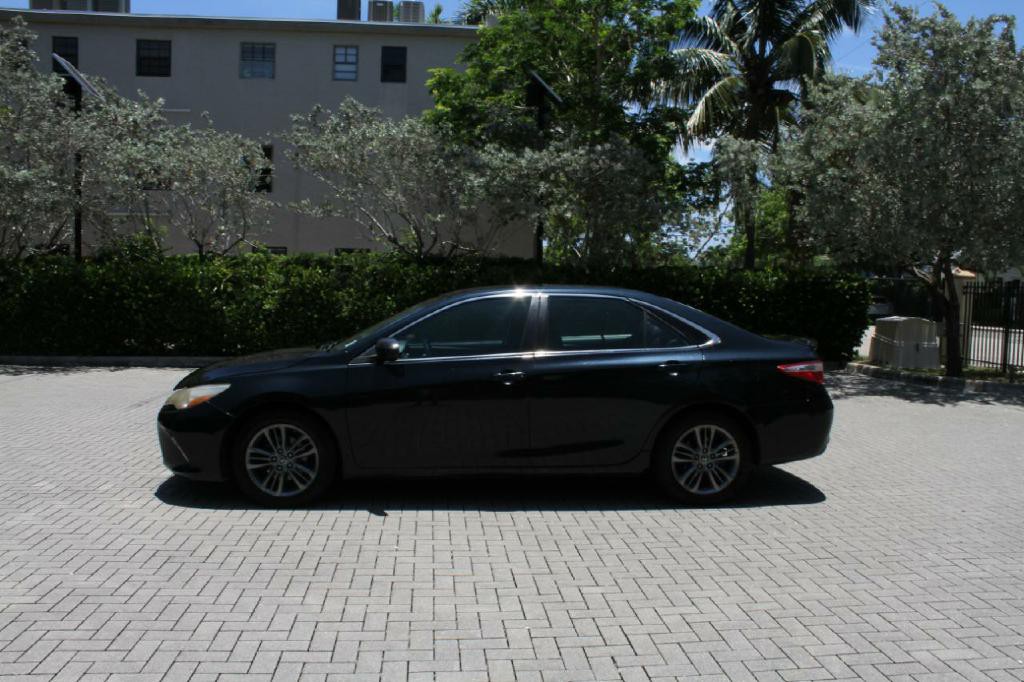 2016 Toyota Camry Image 2