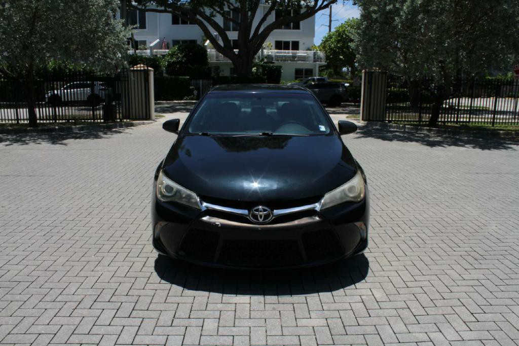 2016 Toyota Camry Image 3