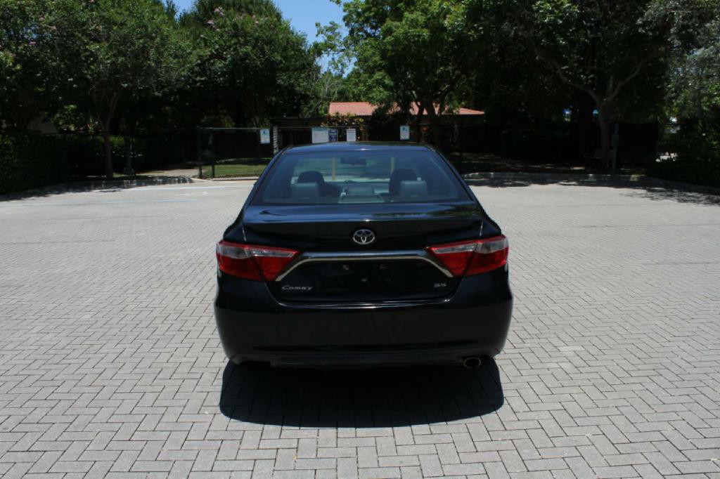 2016 Toyota Camry Image 7