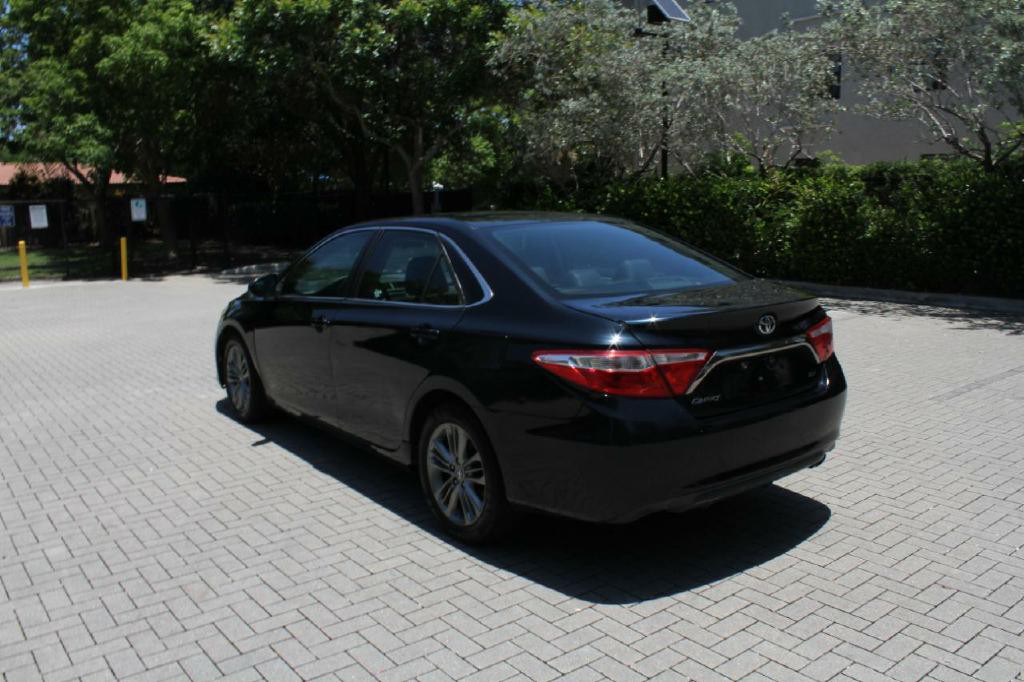 2016 Toyota Camry Image 8