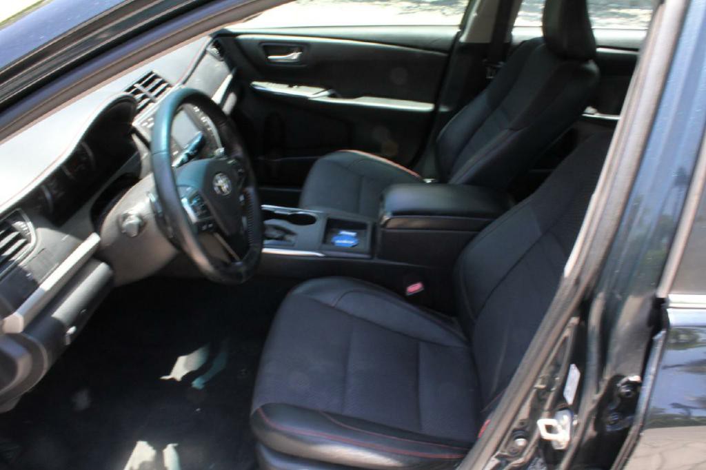 2016 Toyota Camry Image 9