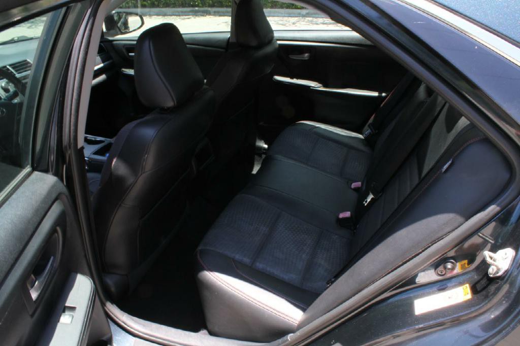 2016 Toyota Camry Image 10