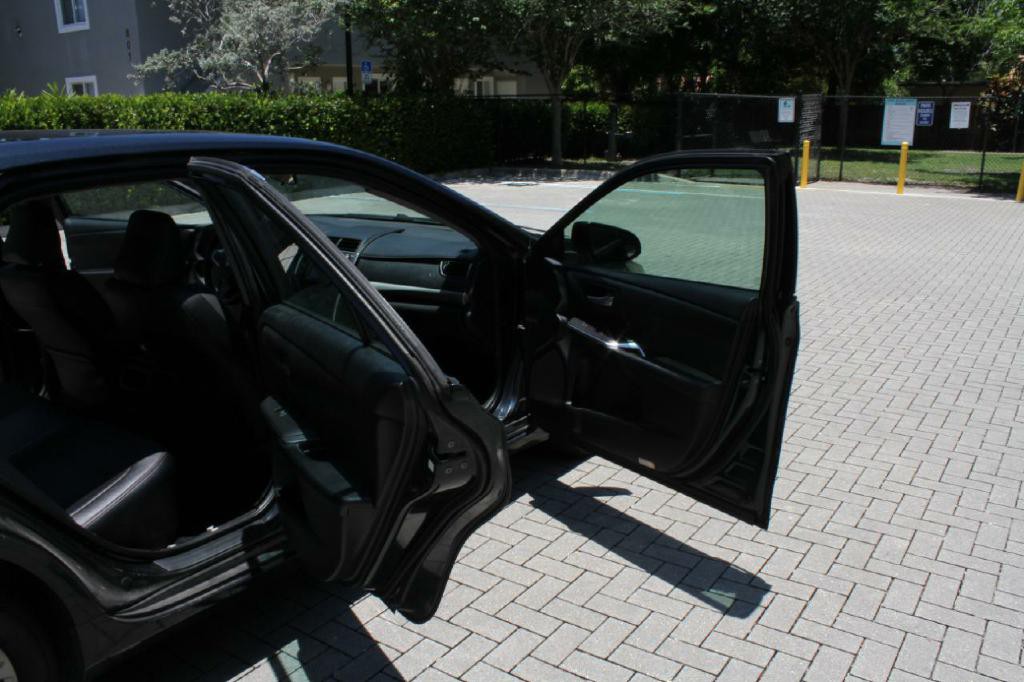 2016 Toyota Camry Image 12