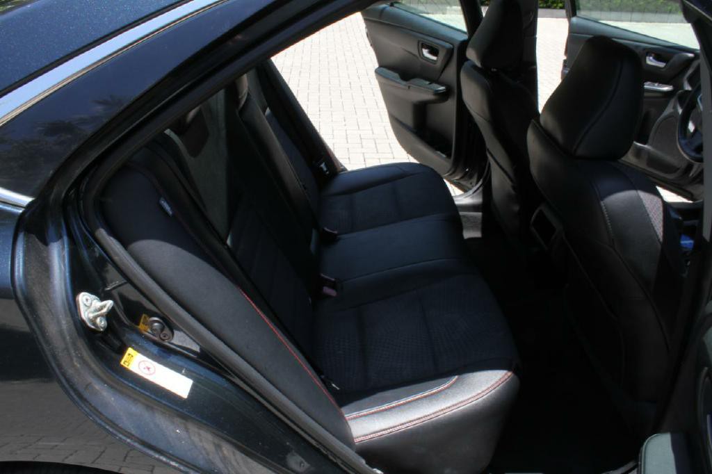 2016 Toyota Camry Image 13