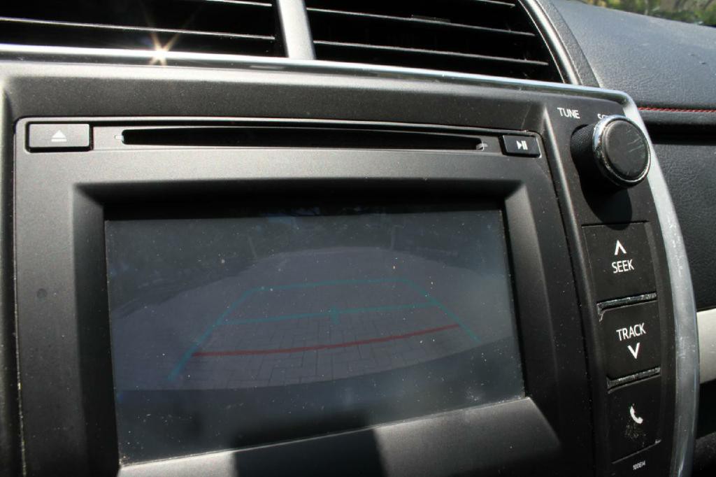2016 Toyota Camry Image 15