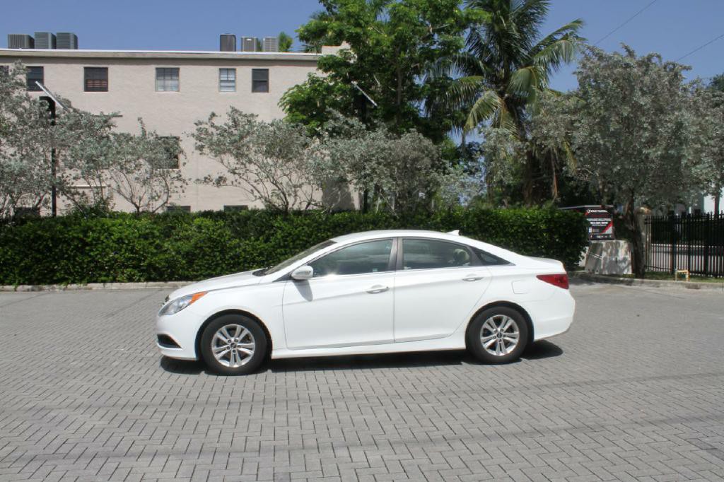 2014 Hyundai Sonata Image 2