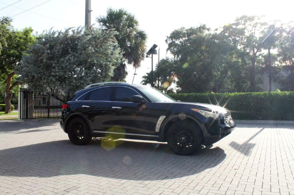 2011 INFINITI FX35 Image 4
