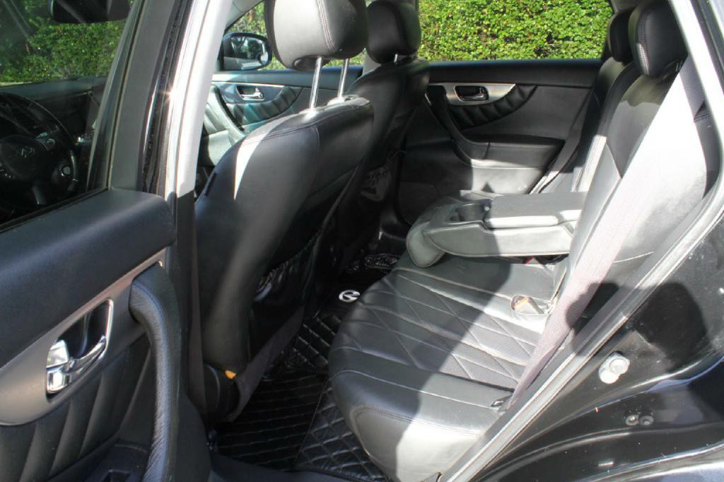 2011 INFINITI FX35 Image 7