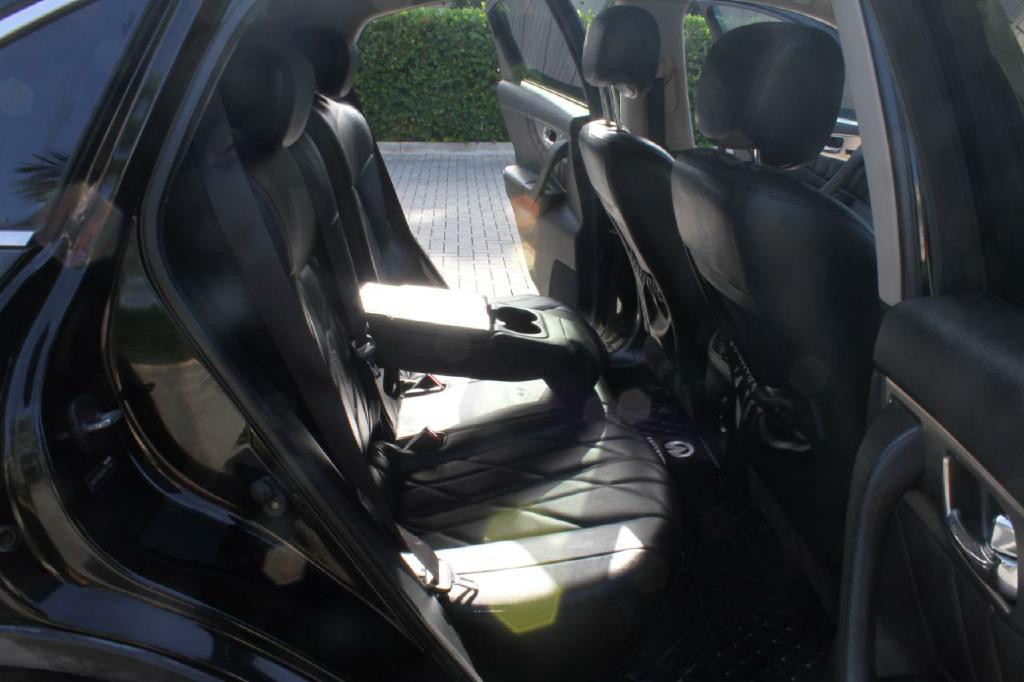 2011 INFINITI FX35 Image 10