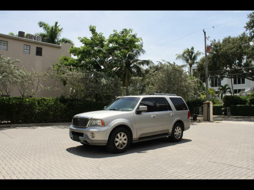 2004 Lincoln Navigator Image 1
