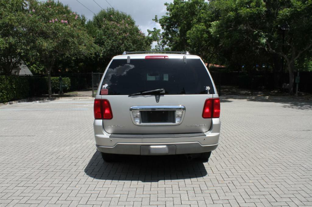 2004 Lincoln Navigator Image 6