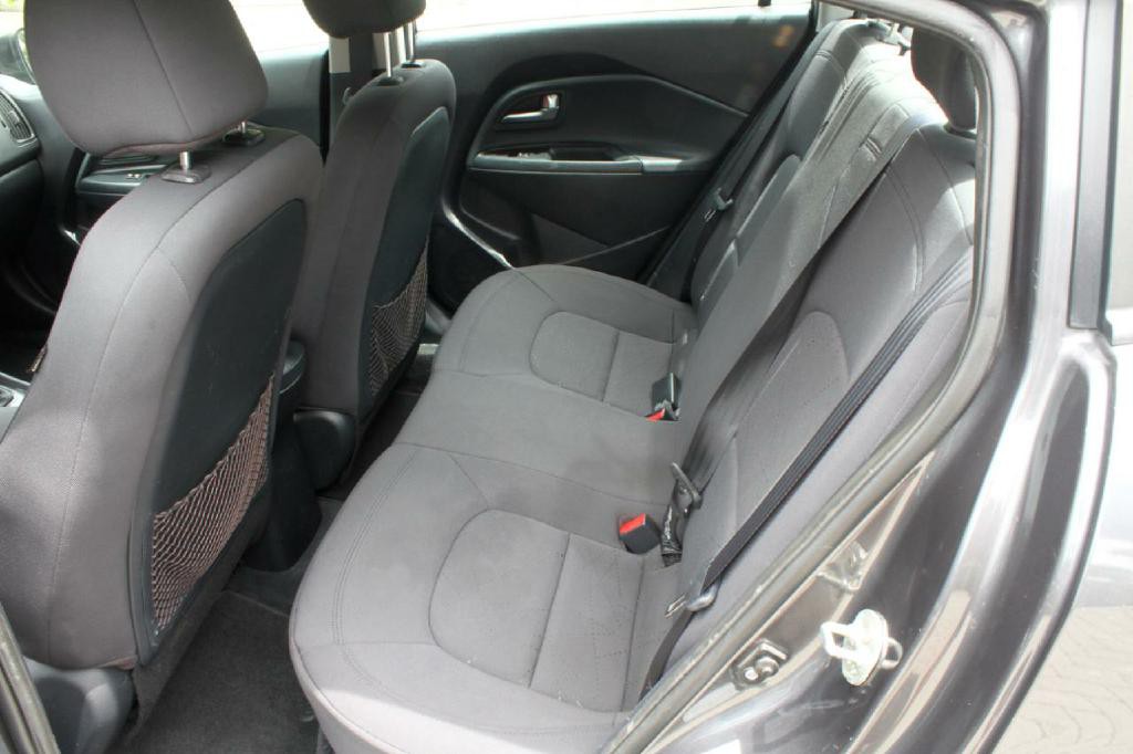 2013 Kia Rio Image 9