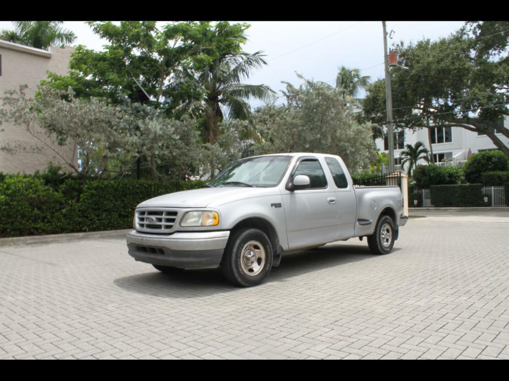 2002 Ford F-150 Image 1