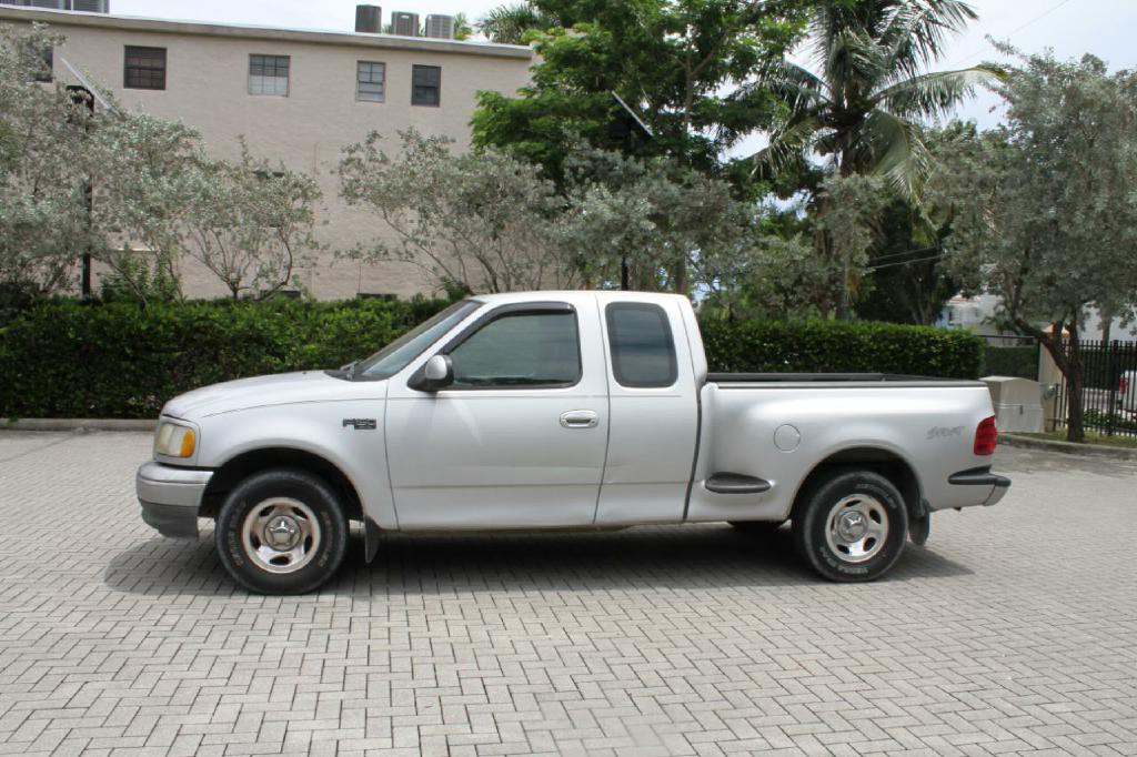 2002 Ford F-150 Image 2