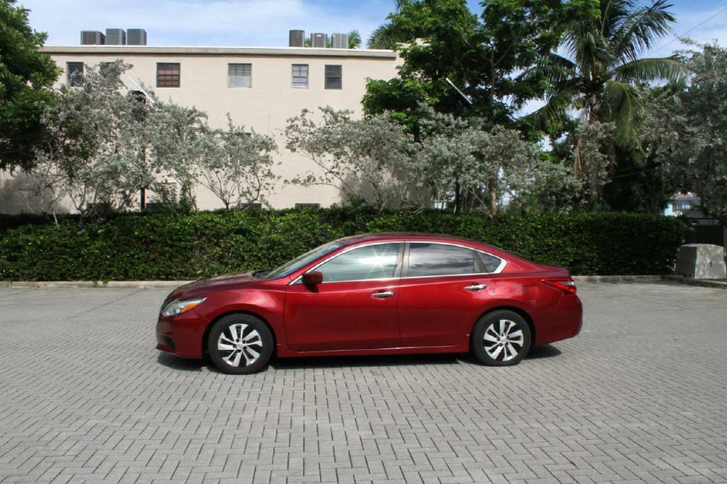 2017 Nissan Altima Image 2