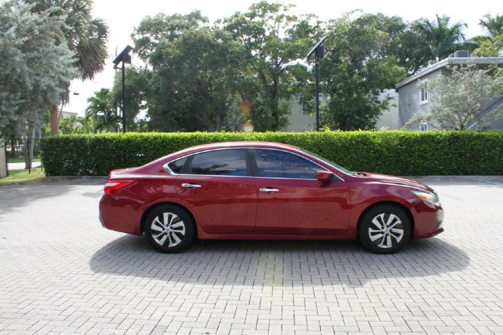 2017 Nissan Altima Image 5