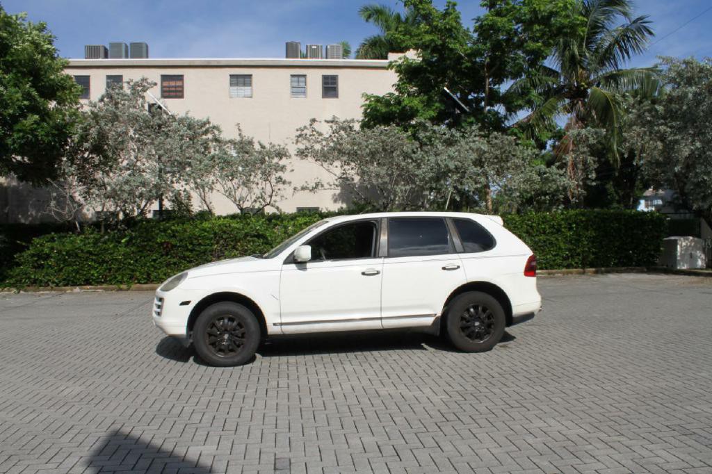 2008 Porsche Cayenne Image 2