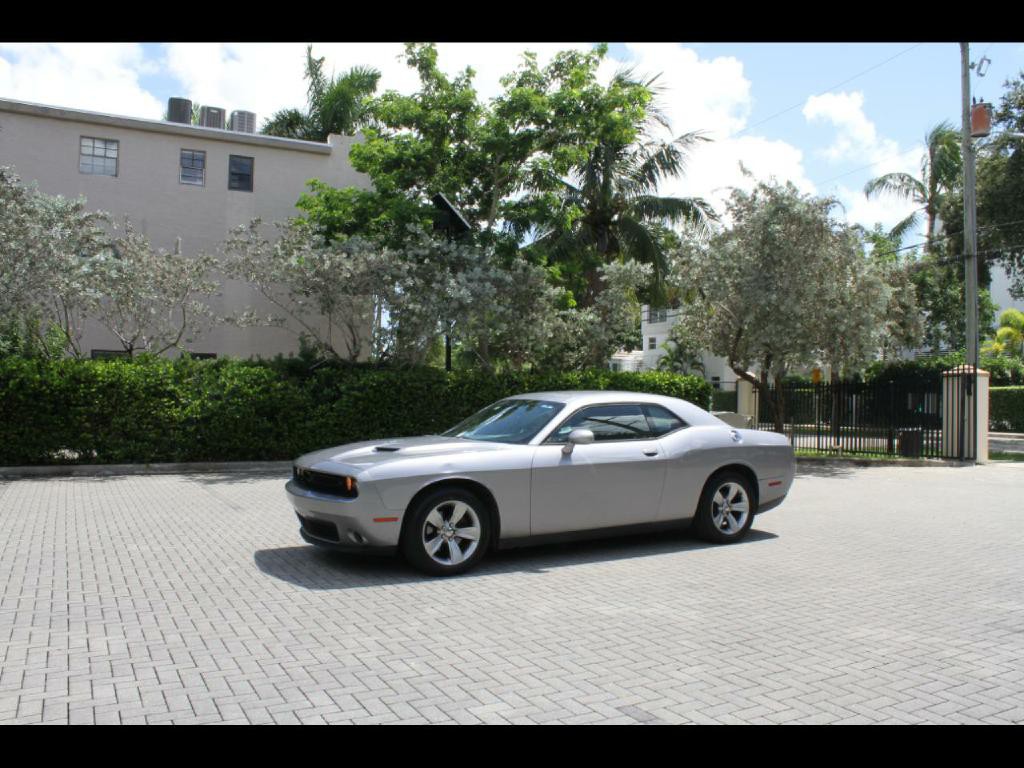 2016 Dodge Challenger Image 1